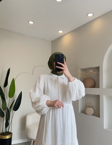 1532 kendinden desenli elbise beyaz