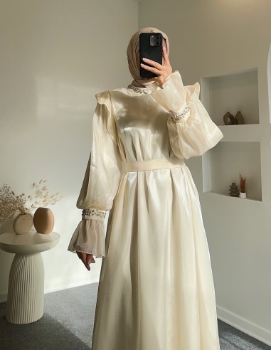 1391 yakası çiçek broşlu balon kol...