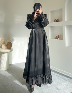 1391 yakası çiçek broşlu...