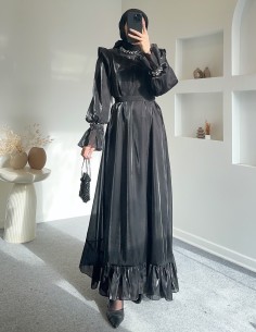 1391 yakası çiçek broşlu... 2