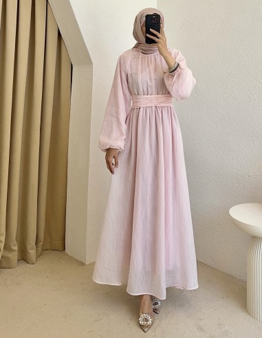 5168 kuşağı broşlu elbise - pembe