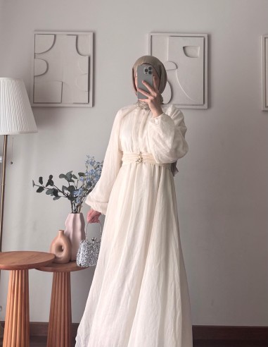 5168 kuşağı broşlu elbise - beyaz